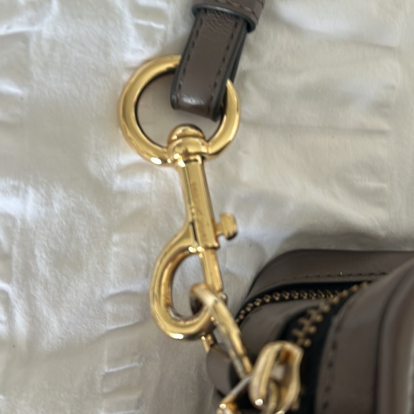 THE Marc Jacobs Taupe Quilted Crossbody Softshot 21 Bag with Gold Accent - Picture 4 of 10